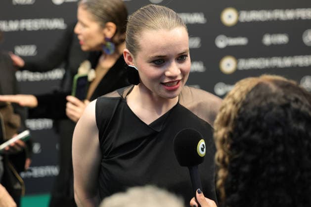 Luna Wedler - 22. Zurich Film Festival 2026 Luna (Sofia) Wedler (Schweizer Schauspielerin) auf dem grünen Teppich. Opening Night des 22. Zurich Film Festivals am 24.09.2026 im Kongresshaus Zürich. Kanton Zürich, Schweiz.