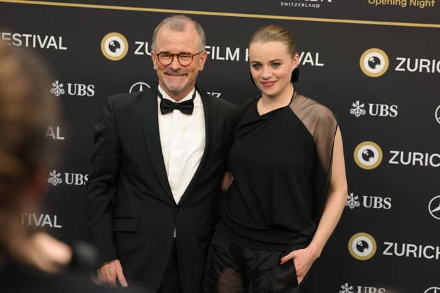 22. Zurich Film Festival 2026 Luna Wedler (Schweizer Schauspielerin) und Raphael Golta (Zürcher Stadtpräsident) auf dem grünen Teppich. Opening Night des 22. Zurich Film Festivals am 24.09.2026 im Kongresshaus Zürich. Kanton Zürich, Schweiz.