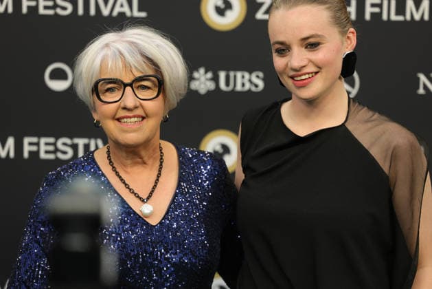 22. Zurich Film Festival 2026 Luna Wedler (Schweizer Schauspielerin) mit Elisabeth Baume-Schneider (Schweizer Bundesrätin) auf dem grünen Teppich. Opening Night des 22. Zurich Film Festivals am 24.09.2026 im Kongresshaus Zürich. Kanton Zürich, Schweiz.