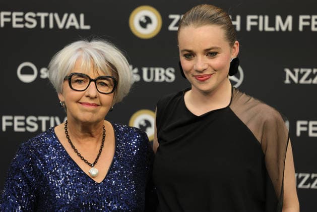 22. Zurich Film Festival 2026 Luna Wedler (Schweizer Schauspielerin) mit Elisabeth Baume-Schneider (Schweizer Bundesrätin) auf dem grünen Teppich. Opening Night des 22. Zurich Film Festivals am 24.09.2026 im Kongresshaus Zürich. Kanton Zürich, Schweiz.