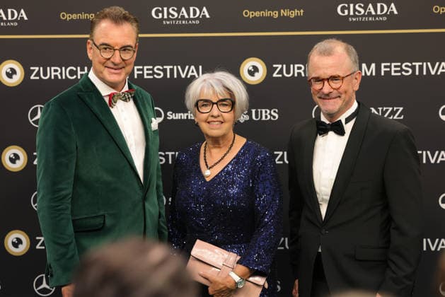 22. Zurich Film Festival 2026 Elisabeth Baume-Schneider (Schweizer Bundesrätin) mit Christian Jungen und Raphael Golta (Zürcher Stadtpräsident) auf dem grünen Teppich. Opening Night des 22. Zurich Film Festivals am 24.09.2026 im Kongresshaus Zürich. Kanton Zürich, Schweiz.
