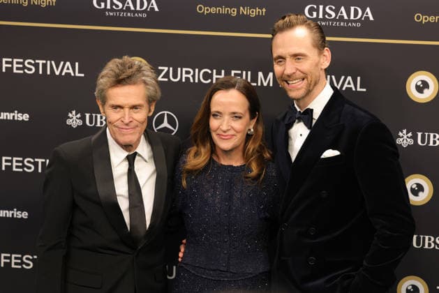 22. Zurich Film Festival 2026 Willem Dafoe, Jennifer Peedom und Tom Hiddleston auf dem grünen Teppich. Opening Night des 22. Zurich Film Festivals am 24.09.2026 im Kongresshaus Zürich. Kanton Zürich, Schweiz.