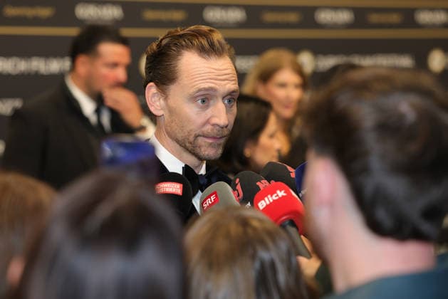 Tom Hiddleston - 22. Zurich Film Festival 2026 Tom Hiddleston (Thomas William Hiddleston, britischer Schauspieler) ist ein gefragter Interviewpartner auf dem grünen Teppich. Opening Night des 22. Zurich Film Festivals am 24.09.2026 im Kongresshaus Zürich. Kanton Zürich, Schweiz.