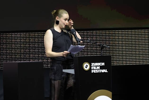 22. Zurich Film Festival 2026 Dankesrede von Luna (Sofia) Wedler (Schweizer Schauspielerin) für ihre Auszeichnung mit dem Golden Eye Award. Opening Night des 22. Zurich Film Festivals am 24.09.2026 im Kongresshaus Zürich. Kanton Zürich, Schweiz.