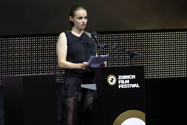 22. Zurich Film Festival 2026 Dankesrede von Luna (Sofia) Wedler (Schweizer Schauspielerin) für ihre Auszeichnung mit dem Golden Eye Award. Opening Night des 22. Zurich Film Festivals am 24.09.2026 im Kongresshaus Zürich. Kanton Zürich, Schweiz.