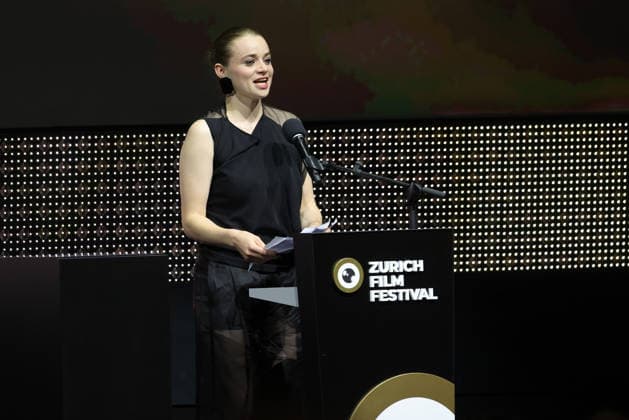 22. Zurich Film Festival 2026 Dankesrede von Luna (Sofia) Wedler (Schweizer Schauspielerin) für ihre Auszeichnung mit dem Golden Eye Award. Opening Night des 22. Zurich Film Festivals am 24.09.2026 im Kongresshaus Zürich. Kanton Zürich, Schweiz.