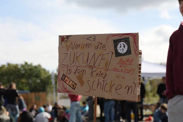 Schüler demonstrieren gegen Wehrpflicht in Leipzig Schüler demonstrieren gegen die geplante Einführung der Wehrpflicht in Leipzig. Der Schulstreik findet im Rahmen bundesweiter Proteste statt. 25. September 2026, Leipzig.