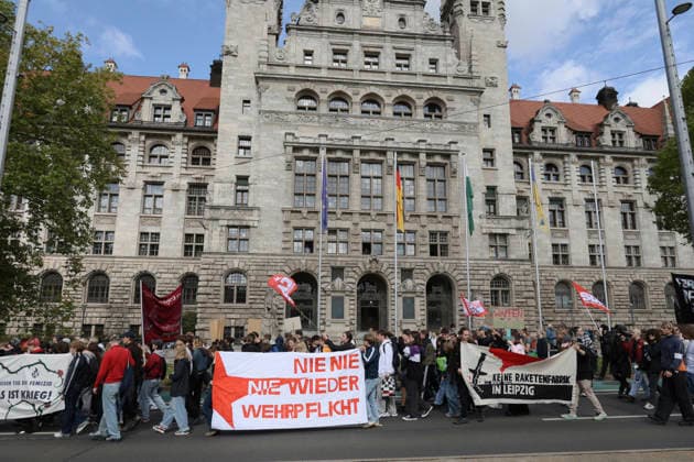 Schüler demonstrieren gegen Wehrpflicht in Leipzig Schüler demonstrieren gegen die geplante Einführung der Wehrpflicht in Leipzig. Der Schulstreik findet im Rahmen bundesweiter Proteste statt. 25. September 2026, Leipzig.