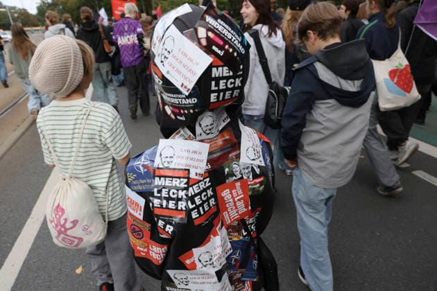 Schüler demonstrieren gegen Wehrpflicht in Leipzig Schüler demonstrieren gegen die geplante Einführung der Wehrpflicht in Leipzig. Der Schulstreik findet im Rahmen bundesweiter Proteste statt. 25. September 2026, Leipzig.