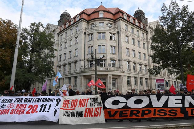 Schüler demonstrieren gegen Wehrpflicht in Leipzig Schüler demonstrieren gegen die geplante Einführung der Wehrpflicht in Leipzig. Der Schulstreik findet im Rahmen bundesweiter Proteste statt. 25. September 2026, Leipzig.