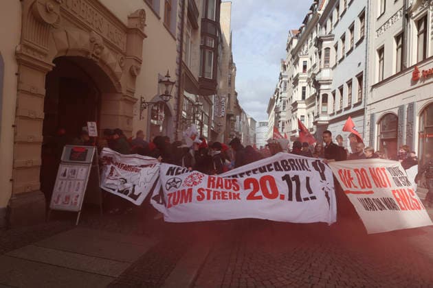 Schüler demonstrieren gegen Wehrpflicht in Leipzig Schüler demonstrieren gegen die geplante Einführung der Wehrpflicht in Leipzig. Der Schulstreik findet im Rahmen bundesweiter Proteste statt. 25. September 2026, Leipzig.