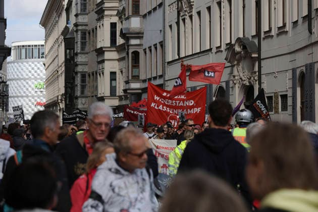 Schüler demonstrieren gegen Wehrpflicht in Leipzig Schüler demonstrieren gegen die geplante Einführung der Wehrpflicht in Leipzig. Der Schulstreik findet im Rahmen bundesweiter Proteste statt. 25. September 2026, Leipzig.