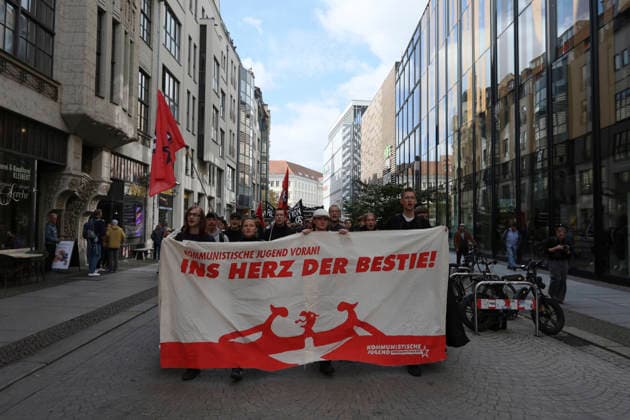 Schüler demonstrieren gegen Wehrpflicht in Leipzig Schüler demonstrieren gegen die geplante Einführung der Wehrpflicht in Leipzig. Der Schulstreik findet im Rahmen bundesweiter Proteste statt. 25. September 2026, Leipzig.