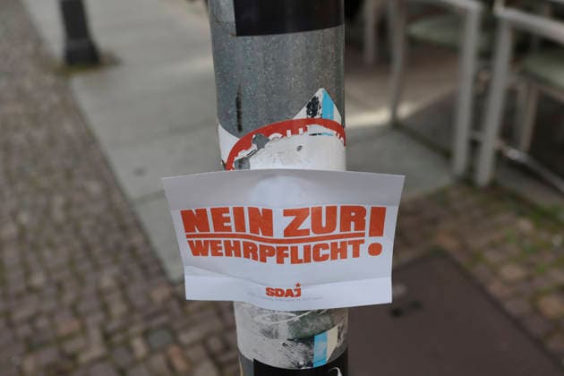 Schüler demonstrieren gegen Wehrpflicht in Leipzig Schüler demonstrieren gegen die geplante Einführung der Wehrpflicht in Leipzig. Der Schulstreik findet im Rahmen bundesweiter Proteste statt. 25. September 2026, Leipzig.