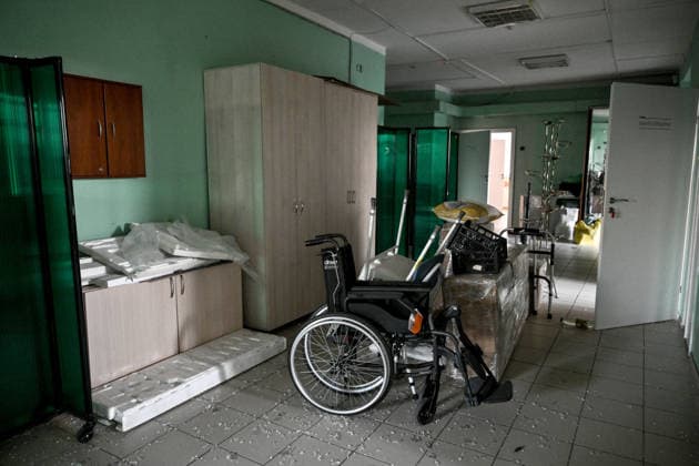A wheelchair is in the corridor of a medical centre damaged by a Russian drone strike, Zaporizhzhia, Ukraine, September 25, 2026. Early on Friday, September 25, Russian drones attacked the southeastern city, injuring one person and setting fire to the medical centre. (Photo by Dmytro Smolienko Ukrinform) Russian drones attack medical centre in Zaporizhzhia  Copyright: xDmytroxSmolienkox