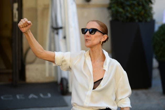 Céline Dion is greeted by her fans as she leaves the Royal Monceau hotel, before heading to the Plenitude Arena at Paris La Défense in Paris, France, on September 25, 2026 Clément Prioli Bestimage Céline Dion is cheered by fans as she leaves the Royal Monceau hotel, before heading to the Plenitude Arena at Paris La Défense in Paris, France, on September 25, 2026 Paris France  Copyright: xClÃ mentxPrioli BestimagexClÃ mentxPrioli Bestimagex