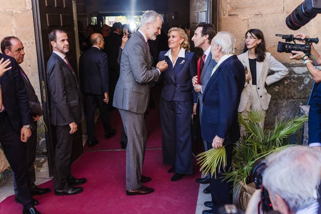 Felipe VI Attends the Award Ceremony for the 2nd International Hispanism Award of the Duques de Soria Foundation King Felipe VI during the award ceremony for the 2nd International Hispanism Award of the Duques de Soria Foundation at the Convent of La Merced on September 25, 2026, in Soria, Castile and León, Spain. The award was presented to PhiloBiblon, the largest digital library and biobibliographic database dedicated to medieval Iberian texts in the Romance languages of Castilian, Catalan, and Galician-Portuguese. The team is led by Professor Charles B. Faulhaber of the University of Oxford. September 25, 2026, Soria, Castile and León, Spain  Copyright: xConchaxOrtegax 7799875