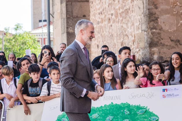 Felipe VI Attends the Ceremony for the 2nd International Hispanism Award of the Duques de Soria Foundation King Felipe VI upon his arrival at the ceremony for the 2nd International Hispanism Award of the Duques de Soria Foundation at the Convent of La Merced on September 25, 2026, in Soria, Castile and León, Spain. The award went to PhiloBiblon, the largest digital library and biobibliographic database dedicated to medieval Iberian texts in the Romance languages of Castilian, Catalan, and Galician-Portuguese. The team is led by Professor Charles B. Faulhaber of the University of Oxford. SEPTEMBER 25, 2026, Soria, Castile and León, Soria, Castile and León, Spain  Copyright: xConchaxOrtegax 7799874