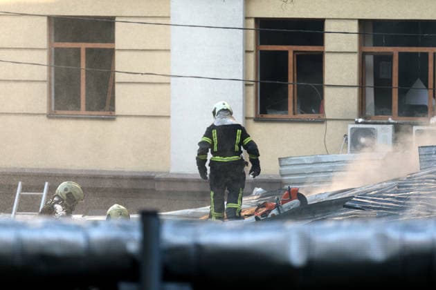 Rescuers deal with the consequences of a Russian drone strike near the High Council of Justice building, Kyiv, Ukraine, September 25, 2026. The attack injured at least six people and damaged the High Council of Justice building. (Photo by Kyrylo Chubotin Ukrinform) Aftermath of Russian attack on Kyiv on September 25, 2026  Copyright: xKirillxChubotinx