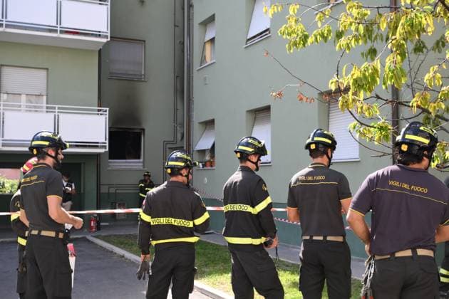 September 25, 2026, Lucca, Lucca, Italy: A building caught fire overnight, killing two people in San Vito a Lucca. The building is uninhabitable, with 16 people evacuated. Firefighters are pictured on site, Lucca, September 25, 2026. Lucca Italy  - ZUMAa289 20260925_zia_a289_259 Copyright: xAgfx