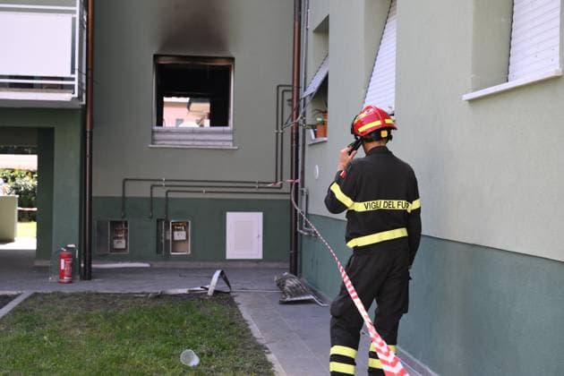 September 25, 2026, Lucca, Lucca, Italy: A building caught fire overnight, killing two people in San Vito a Lucca. The building is uninhabitable, with 16 people evacuated. Firefighters are pictured on site, Lucca, September 25, 2026. Lucca Italy  - ZUMAa289 20260925_zia_a289_261 Copyright: xAgfx
