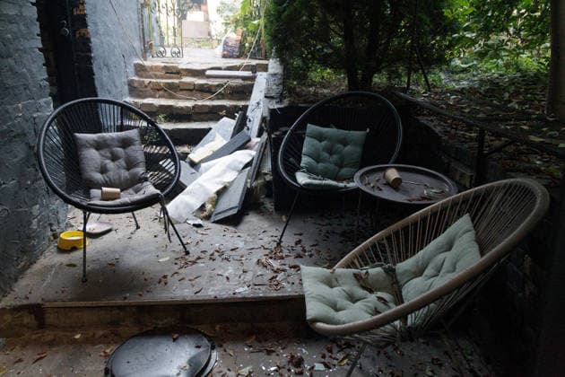 Aftermath of Russian attack on Kyiv - Ukraine Armchairs are on the terrace of a cafe damaged by a Russian drone strike, Kyiv, Ukraine, September 25, 2026. The attack injured at least six people and damaged the High Council of Justice building. Photo by Kyrylo Chubotin Ukrinform ABACAPRESS.COM Kyiv Ukraine  Copyright: xChubotinxKirill Ukrinform ABACAx