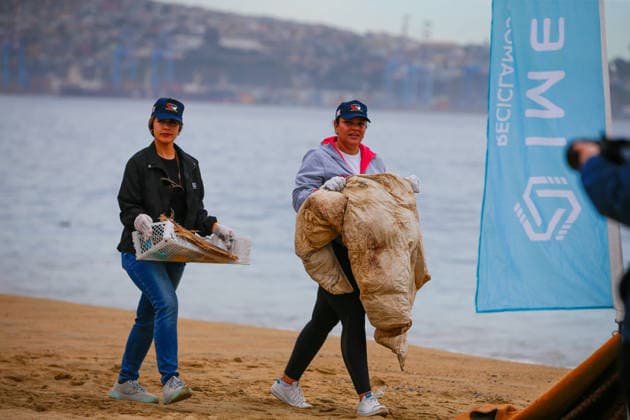 Valparaiso, September 25, 2026—With the participation of volunteers from educational institutions and public and private organizations, International Beach Cleanup Day will be commemorated with a trash and waste collection effort at Caleta Portales Beach, Manuel Lema Aton, Chile, Valparaiso, Chile Aton 1193987  Copyright: MANUELxLEMA ATONxCHILE