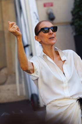 CÃ line Dion leaves her apartment in Paris for her show at the Plenitude Arena CÃ line Dion leaves her apartment in Paris for her show at the Plenitude Arena in Paris, France on september 25, 2026  Copyright: xBertrandxVanierx