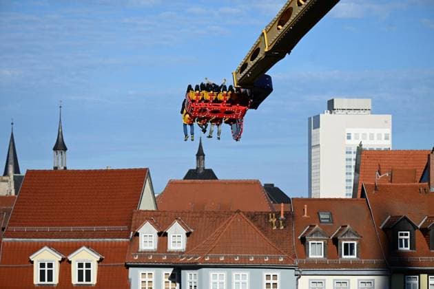 Erfurt Oktoberfest 2026 ** NUR FÜR REDAKTIONELLE ZWECKE ** EDITORIAL USE ONLY **<p>Eröffnung des Erfurter Oktoberfests 2026 bei strahlendem Sonnenschein: Am Freitagnachmittag startete das 17-tägige Volksfest auf dem historischen Domplatz. Das Bild zeigt Impressionen vom ersten Rundgang über die Festmeile vor der Kulisse von Dom und Severikirche.< p> Marco Schmidt Thüringen Germany Erfurt Copyright: MarcoxSchmidt