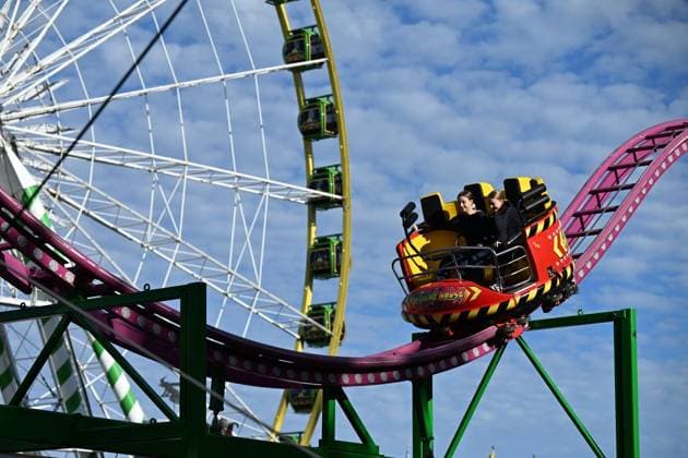 Erfurt Oktoberfest 2026 ** NUR FÜR REDAKTIONELLE ZWECKE ** EDITORIAL USE ONLY **<p>Eröffnung des Erfurter Oktoberfests 2026 bei strahlendem Sonnenschein: Am Freitagnachmittag startete das 17-tägige Volksfest auf dem historischen Domplatz. Das Bild zeigt Impressionen vom ersten Rundgang über die Festmeile vor der Kulisse von Dom und Severikirche.< p> Marco Schmidt Thüringen Germany Erfurt Copyright: MarcoxSchmidt