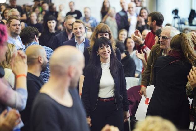 Landesparteitag der Partei Die Linke ** NUR FÜR REDAKTIONELLE ZWECKE ** EDITORIAL USE ONLY **<p>Elif Eralp (Die Linke), Spitzenkandidatin zur Abgeordnetenhauswahl, kommt zum Landesparteitag ihrer Partei. Deutschland Berlin Berlin Copyright: JörgxCarstensen