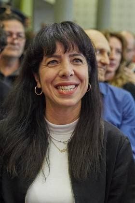 Landesparteitag der Partei Die Linke ** NUR FÜR REDAKTIONELLE ZWECKE ** EDITORIAL USE ONLY **<p>Elif Eralp (Die Linke), Spitzenkandidatin zur Abgeordnetenhauswahl, kommt zum Landesparteitag ihrer Partei. Deutschland Berlin Berlin Copyright: JörgxCarstensen
