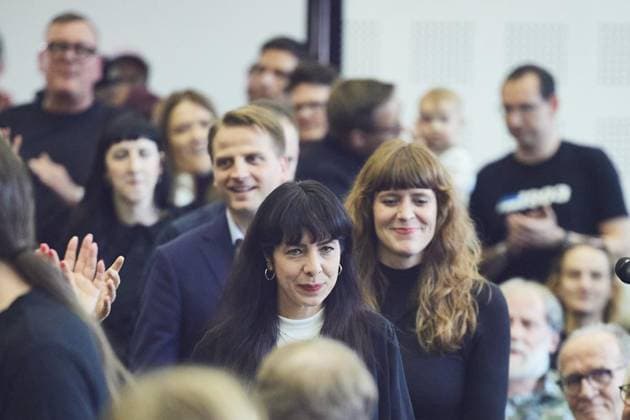 Landesparteitag der Partei Die Linke ** NUR FÜR REDAKTIONELLE ZWECKE ** EDITORIAL USE ONLY **<p>Elif Eralp (Die Linke), Spitzenkandidatin zur Abgeordnetenhauswahl, kommt zum Landesparteitag ihrer Partei. Deutschland Berlin Berlin Copyright: JörgxCarstensen