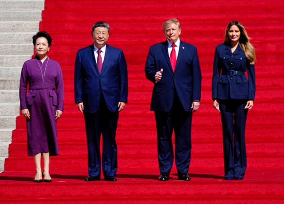 Chinese President Xi Jinping and his wife Peng Liyuan stand with President Donald Trump and First Lady Melania Trump as they arrive at the National Archives in Washington DC on Friday, September 25, 2026. Xi is on the final day of an official three-day state visit to the U.S.  WAP20260925701 BONNIExCASH