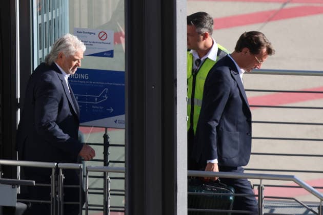 24.09.2026, xsvx, Reise, Urlaub, Wirtschaft, emwir, Ministerpräsident Hendrik Wüst (CDU, Nordrhein-Westfalen) steigt aus dem Flugzeug Stuttgart
