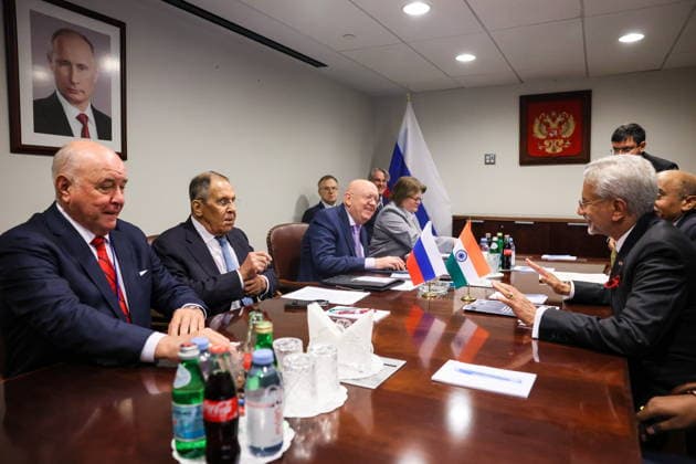 USA, NEW YORK CITY - SEPTEMBER 25, 2026: Russian Minister of Foreign Affairs Sergei Lavrov (2nd L) and his Indian counterpart Subrahmanyam Jaishankar (R) attend a meeting on the sidelines of the 2026 High-level Week as part of the 81st session of the UN General Assembly. Alexander Shcherbak TASS  98313094