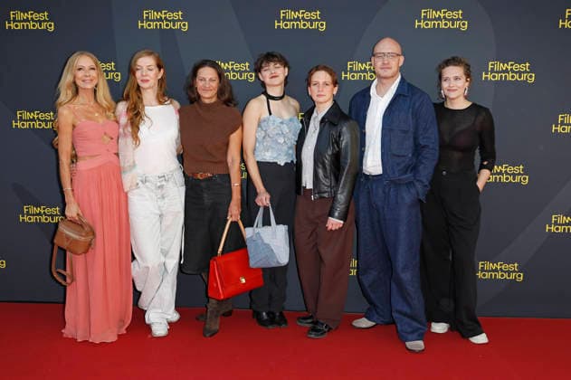 Jenny Elvers, Pheline Roggan, Catrin Striebeck, Johanna Polley, Eva Maria Jost, Gast und Zarah Schrade bei der Premiere des Kinofilms Hygge auf dem 34. Filmfest Hamburg 2026 im Cinemaxx Dammtor. Hamburg, 25.09.2026