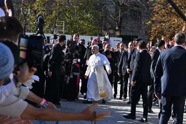 IPA88962477 - France, Paris, Vatican, September 25, 2026: Pope Leo XIV celebrates Vespers with bishops, priests, deacons, consecrated persons, and seminarians at Notre-Dame de Paris Cathedral during his apostolic journey to France. Photo by Alessia Giuliani Catholipressphoto  Copyright: xx xAlessiaxGiuliani Catholicpressphotox IPA88962477