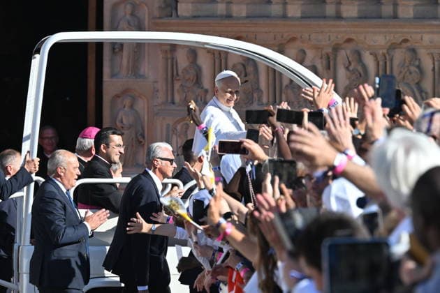 IPA88962487 - France, Paris, Vatican, September 25, 2026: Pope Leo XIV celebrates Vespers with bishops, priests, deacons, consecrated persons, and seminarians at Notre-Dame de Paris Cathedral during his apostolic journey to France. Photo by Alessia Giuliani Catholipressphoto  Copyright: xx xAlessiaxGiuliani Catholicpressphotox IPA88962487