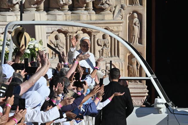 IPA88962497 - France, Paris, Vatican, September 25, 2026: Pope Leo XIV celebrates Vespers with bishops, priests, deacons, consecrated persons, and seminarians at Notre-Dame de Paris Cathedral during his apostolic journey to France. Photo by Alessia Giuliani Catholipressphoto  Copyright: xx xAlessiaxGiuliani Catholicpressphotox IPA88962497
