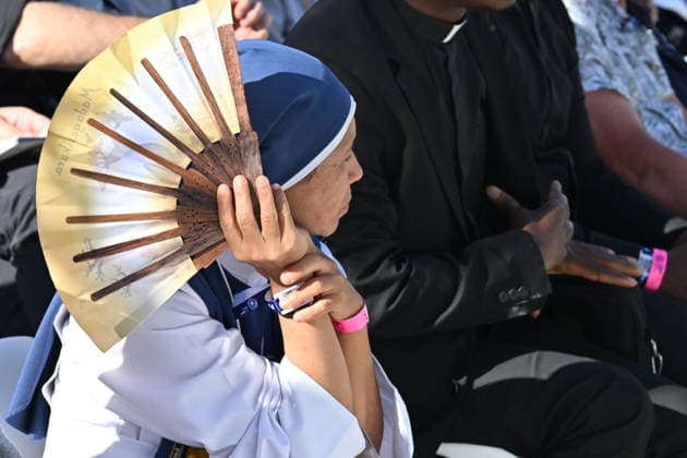 IPA88962500 - France, Paris, Vatican, September 25, 2026: Pope Leo XIV celebrates Vespers with bishops, priests, deacons, consecrated persons, and seminarians at Notre-Dame de Paris Cathedral during his apostolic journey to France. Photo by Alessia Giuliani Catholipressphoto  Copyright: xx xAlessiaxGiuliani Catholicpressphotox IPA88962500