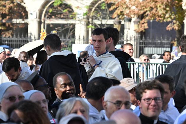 IPA88962505 - France, Paris, Vatican, September 25, 2026: Pope Leo XIV celebrates Vespers with bishops, priests, deacons, consecrated persons, and seminarians at Notre-Dame de Paris Cathedral during his apostolic journey to France. Photo by Alessia Giuliani Catholipressphoto  Copyright: xx xAlessiaxGiuliani Catholicpressphotox IPA88962505