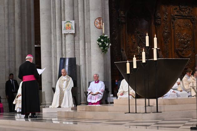 IPA88962468 - France, Paris, Vatican, September 25, 2026: Pope Leo XIV celebrates Vespers with bishops, priests, deacons, consecrated persons, and seminarians at Notre-Dame de Paris Cathedral during his apostolic journey to France. Photo by Alessia Giuliani Catholipressphoto  Copyright: xx xAlessiaxGiuliani Catholicpressphotox IPA88962468