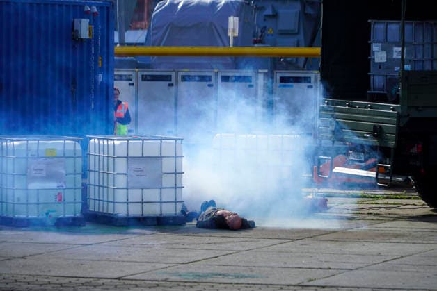 CNTV REDSTORM- Bundeswehruebung Red Storm Charlie Tag 2 in Hamburg 25.09.2026 m Tag 2 der Bundeswehruebung Red Storm Charlie wurden u.a zusammen mit der Feuerwehr ein Chemieunfall simuliert , Des weiteren ein Drrohnenangriff auf einen Gueterzug - Uebung der Bundeswehr unter dem Namen Red Storm Charlie in Hamburg am 25.09.2026 Landeskommando Hamburg und weitere Einheiten der Bundeswehr trainieren gemeinsam, Ablaeufe und Abstimmungen bevor besondere nationale oder internationale Sicherheitslagen eintreten Hamburg Deutschland