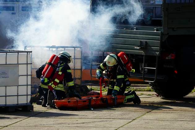 CNTV REDSTORM- Bundeswehruebung Red Storm Charlie Tag 2 in Hamburg 25.09.2026 m Tag 2 der Bundeswehruebung Red Storm Charlie wurden u.a zusammen mit der Feuerwehr ein Chemieunfall simuliert , Des weiteren ein Drrohnenangriff auf einen Gueterzug - Uebung der Bundeswehr unter dem Namen Red Storm Charlie in Hamburg am 25.09.2026 Landeskommando Hamburg und weitere Einheiten der Bundeswehr trainieren gemeinsam, Ablaeufe und Abstimmungen bevor besondere nationale oder internationale Sicherheitslagen eintreten Hamburg Deutschland