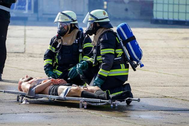 CNTV REDSTORM- Bundeswehruebung Red Storm Charlie Tag 2 in Hamburg 25.09.2026 m Tag 2 der Bundeswehruebung Red Storm Charlie wurden u.a zusammen mit der Feuerwehr ein Chemieunfall simuliert , Des weiteren ein Drrohnenangriff auf einen Gueterzug - Uebung der Bundeswehr unter dem Namen Red Storm Charlie in Hamburg am 25.09.2026 Landeskommando Hamburg und weitere Einheiten der Bundeswehr trainieren gemeinsam, Ablaeufe und Abstimmungen bevor besondere nationale oder internationale Sicherheitslagen eintreten Hamburg Deutschland
