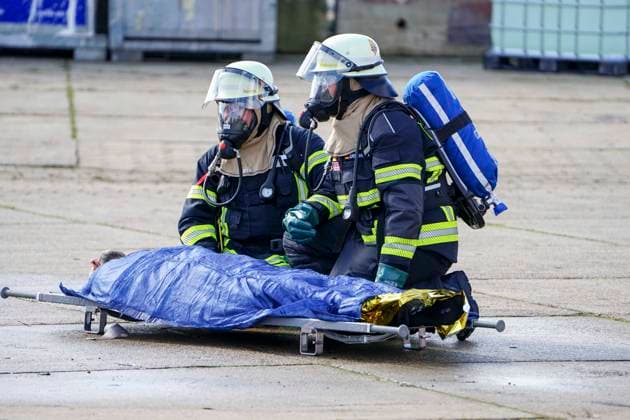 CNTV REDSTORM- Bundeswehruebung Red Storm Charlie Tag 2 in Hamburg 25.09.2026 m Tag 2 der Bundeswehruebung Red Storm Charlie wurden u.a zusammen mit der Feuerwehr ein Chemieunfall simuliert , Des weiteren ein Drrohnenangriff auf einen Gueterzug - Uebung der Bundeswehr unter dem Namen Red Storm Charlie in Hamburg am 25.09.2026 Landeskommando Hamburg und weitere Einheiten der Bundeswehr trainieren gemeinsam, Ablaeufe und Abstimmungen bevor besondere nationale oder internationale Sicherheitslagen eintreten Hamburg Deutschland