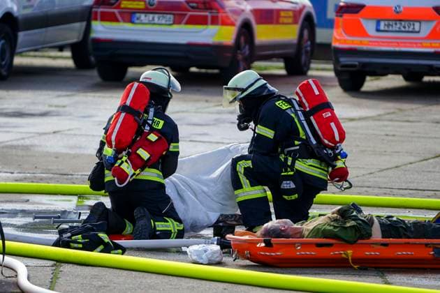 CNTV REDSTORM- Bundeswehruebung Red Storm Charlie Tag 2 in Hamburg 25.09.2026 m Tag 2 der Bundeswehruebung Red Storm Charlie wurden u.a zusammen mit der Feuerwehr ein Chemieunfall simuliert , Des weiteren ein Drrohnenangriff auf einen Gueterzug - Uebung der Bundeswehr unter dem Namen Red Storm Charlie in Hamburg am 25.09.2026 Landeskommando Hamburg und weitere Einheiten der Bundeswehr trainieren gemeinsam, Ablaeufe und Abstimmungen bevor besondere nationale oder internationale Sicherheitslagen eintreten Hamburg Deutschland