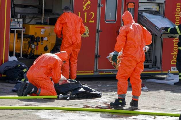 CNTV REDSTORM- Bundeswehruebung Red Storm Charlie Tag 2 in Hamburg 25.09.2026 m Tag 2 der Bundeswehruebung Red Storm Charlie wurden u.a zusammen mit der Feuerwehr ein Chemieunfall simuliert , Des weiteren ein Drrohnenangriff auf einen Gueterzug - Uebung der Bundeswehr unter dem Namen Red Storm Charlie in Hamburg am 25.09.2026 Landeskommando Hamburg und weitere Einheiten der Bundeswehr trainieren gemeinsam, Ablaeufe und Abstimmungen bevor besondere nationale oder internationale Sicherheitslagen eintreten Hamburg Deutschland
