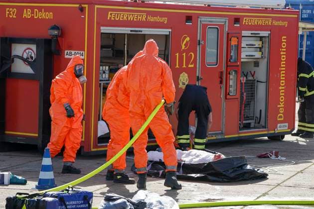 CNTV REDSTORM- Bundeswehruebung Red Storm Charlie Tag 2 in Hamburg 25.09.2026 m Tag 2 der Bundeswehruebung Red Storm Charlie wurden u.a zusammen mit der Feuerwehr ein Chemieunfall simuliert , Des weiteren ein Drrohnenangriff auf einen Gueterzug - Uebung der Bundeswehr unter dem Namen Red Storm Charlie in Hamburg am 25.09.2026 Landeskommando Hamburg und weitere Einheiten der Bundeswehr trainieren gemeinsam, Ablaeufe und Abstimmungen bevor besondere nationale oder internationale Sicherheitslagen eintreten Hamburg Deutschland